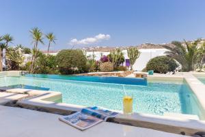 A piscina localizada em Kivotos Mykonos - Preferred Hotels & Resorts ou nos arredores