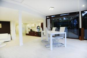 Posedenie v ubytovaní Feel Good Penthouse With Jacuzzi