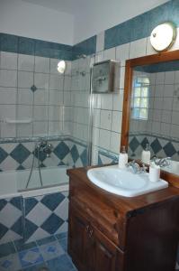 Koupelna v ubytování Mani Villas