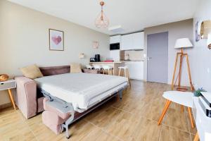 a bedroom with a bed and a living room at Vu Mer by K6&You in Cassis