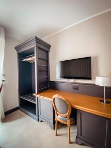 TV a/nebo společenská místnost v ubytování MH HOTEL VARAZZE