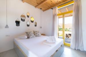 Gallery image of Themonies Suites and Apartments in Kithnos