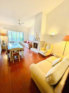 Posezení v ubytování GOLF & BEACH VILLA