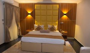 Un ou plusieurs lits dans un hébergement de l'établissement Room in Lodge - Grand Cubana Hotels-apartment