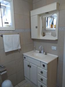 Bathroom sa Apartamento no Centro de Gramado