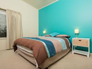 A bed or beds in a room at Seascape at Pambula Beach