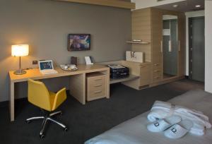 A bed or beds in a room at Domina Milano Fiera