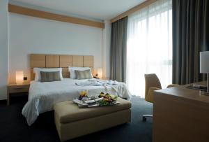A bed or beds in a room at Domina Milano Fiera