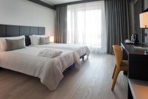 A bed or beds in a room at Domina Milano Fiera