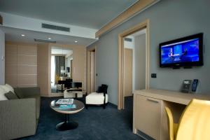 A television and/or entertainment centre at Domina Milano Fiera