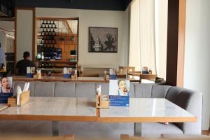 Ein Sitzbereich in der Unterkunft Holiday Inn Express Chennai OMR Thoraipakkam by IHG
