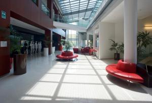 A seating area at Domina Milano Fiera