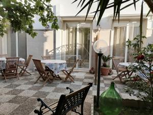 Patio alebo iná vonkajšia časť ubytovania Profumo di Mare