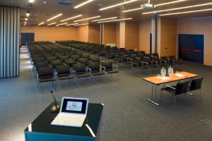 The business area and/or conference room at Domina Milano Fiera