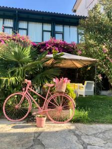 
a bicycle parked in front of a garden at El Ancla in Laredo
