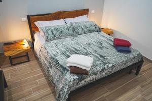 Tempat tidur dalam kamar di Ulivo Design b&b