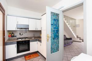 A kitchen or kitchenette at La Casa di Barbara