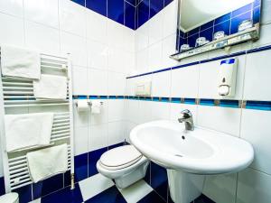 Koupelna v ubytování Sobe Rimski + 37 fotografií