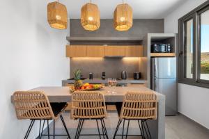 Kuchyň nebo kuchyňský kout v ubytování Celestial Lindos Suites