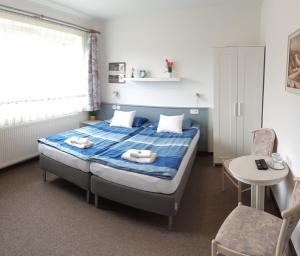 a bedroom with a bed and a table and chairs at Volenter Gästehaus in Mitterbach