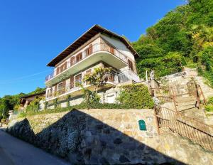 Imagen de la galería de Casa Vacanze - Casa Quattro Luci, en Tronzano Lago Maggiore