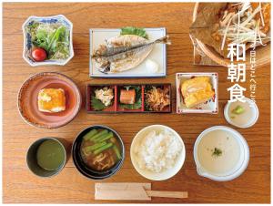 a table topped with different types of food at Hotel & Resort Kiyomizu Bozanso in Yamanouchi
