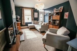 Posezení v ubytování Quirky bohemian Lake District miners cottage- 6 bd