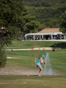 Photo de la galerie de l'établissement Les Pins, Provence Country Club, à Saumane-de-Vaucluse