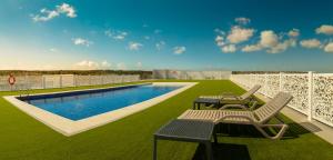 The swimming pool at or close to AJ Gran Alacant by SH Hoteles