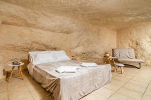 Posteľ alebo postele v izbe v ubytovaní Nostos Cave Seaview Apartment