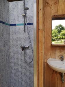 Bilik mandi di Domaine de Cavailla