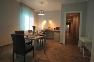 a dining room and kitchen with a table and chairs at Dimora Risveglio in Brindisi