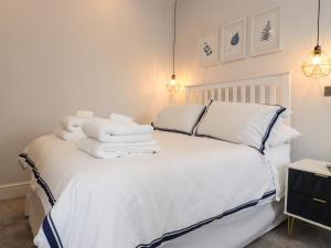 Ένα ή περισσότερα κρεβάτια σε δωμάτιο στο Acorn Cottage