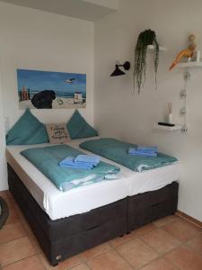 a bedroom with two beds with towels on them at Hund im Glück in Wangerooge