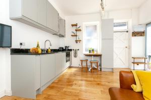 Kjøkken eller kjøkkenkrok på The Bs Hive, Modern, stylish, 2 bedroom house, in Harrogate centre