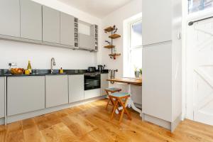 Kjøkken eller kjøkkenkrok på The Bs Hive, Modern, stylish, 2 bedroom house, in Harrogate centre