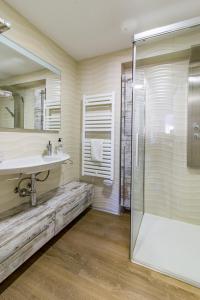 A bathroom at BEACH INN Apartment
