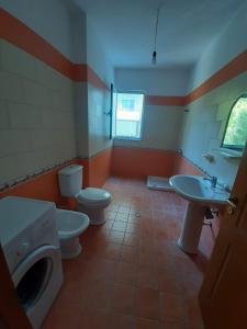 Koupelna v ubytování Marina Apartment Vlore + 50 fotografií