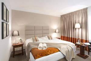 A bed or beds in a room at Boutique Hotel Bristol