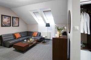 A seating area at Boutique Hotel Bristol