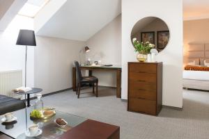 A bed or beds in a room at Boutique Hotel Bristol