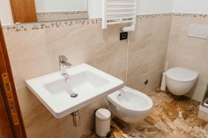 A bathroom at B&B Palazzo Storico Di Nicola