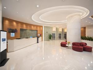 Lobby alebo recepcia v ubytovaní Holiday Inn Express Gulou Chengdu, an IHG Hotel