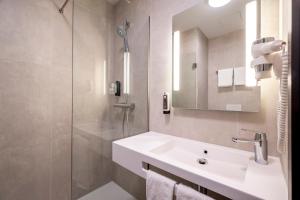 Koupelna v ubytování B&B HOTEL Gent Centrum + 28 fotografií