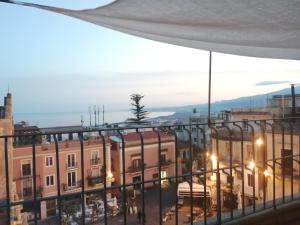 Fotografia z galérie ubytovania Aly Art Apartment Taormina Duomo, Gulf & Etna view v Taormine