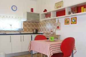 Zdjęcie z galerii obiektu Studio apartment in Zaton Zadar with balcony, air conditioning, WiFi, washing machine 3796-6 w mieście Zaton