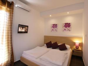 Postel nebo postele na pokoji v ubytování Studio apartment in Vodice with terrace, air conditioning, WiFi 4323-4