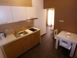 Kuchyň nebo kuchyňský kout v ubytování Studio apartment in Vodice with terrace, air conditioning, WiFi 4323-4