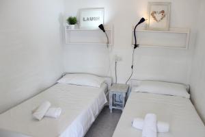 Ένα ή περισσότερα κρεβάτια σε δωμάτιο στο Beautiful apartment in front of beach, pool, view