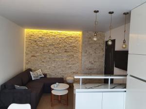 a living room with a couch and a table at Луксозен апартамент с WiFi на 10км от Боровец in Samokov